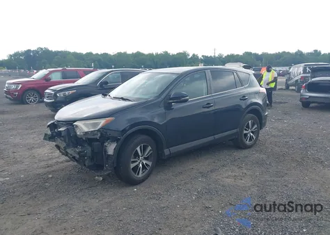 2018 Toyota Rav4 Xle z USA, uszkodzony, nr VIN 2T3RFREV0JW815634